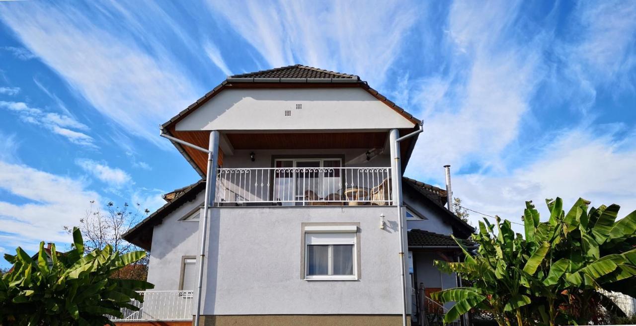 Szabó Vendégház Villány Esterno foto