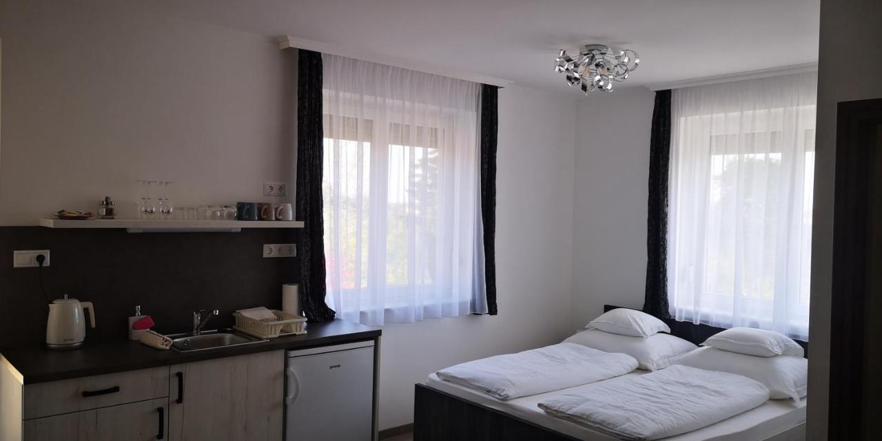 Szabó Vendégház Villány Esterno foto