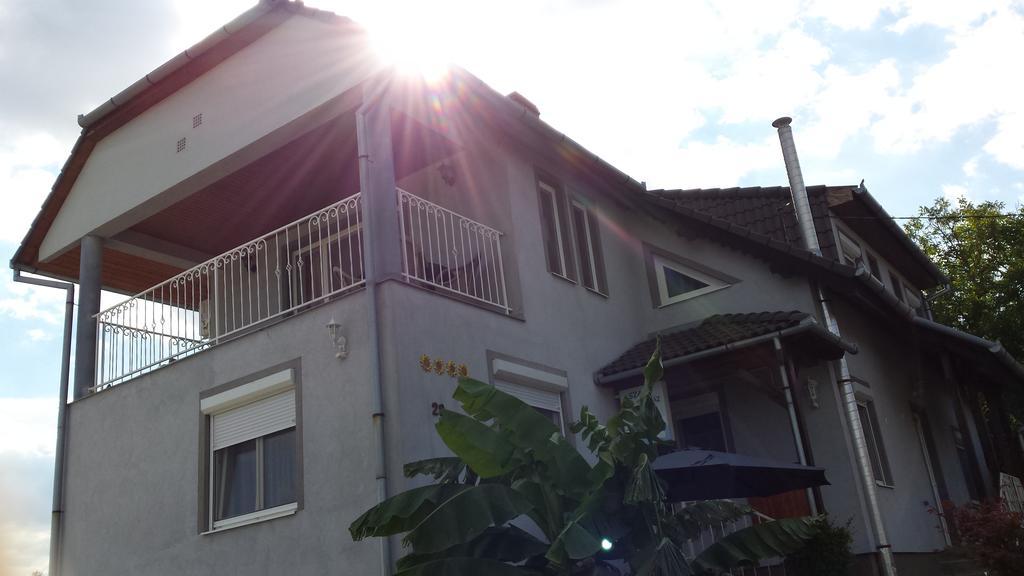 Szabó Vendégház Villány Esterno foto